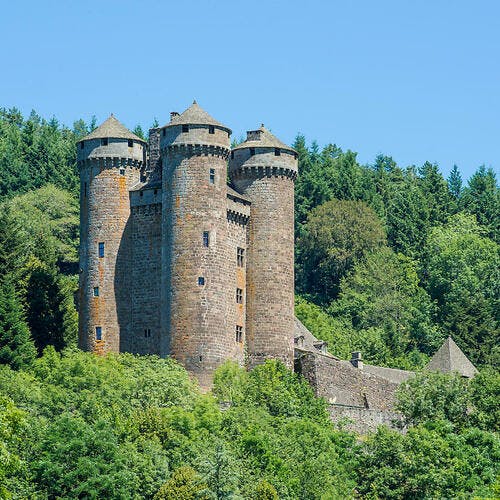 Le château d'Anjony à Tournemire, dans le Cantal 