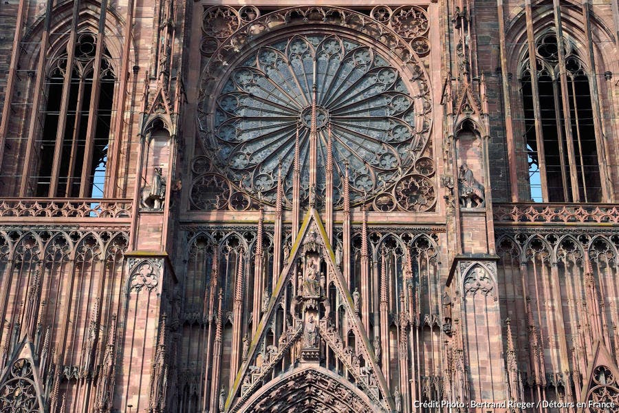 Facade occidentale de la la cathédrale Notre-Dame de Strasbourg, en Alsace 