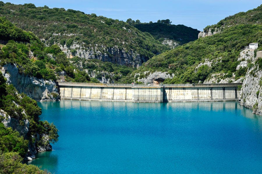 Ces Villages Engloutis Sous L Eau Des Barrages Detours En France