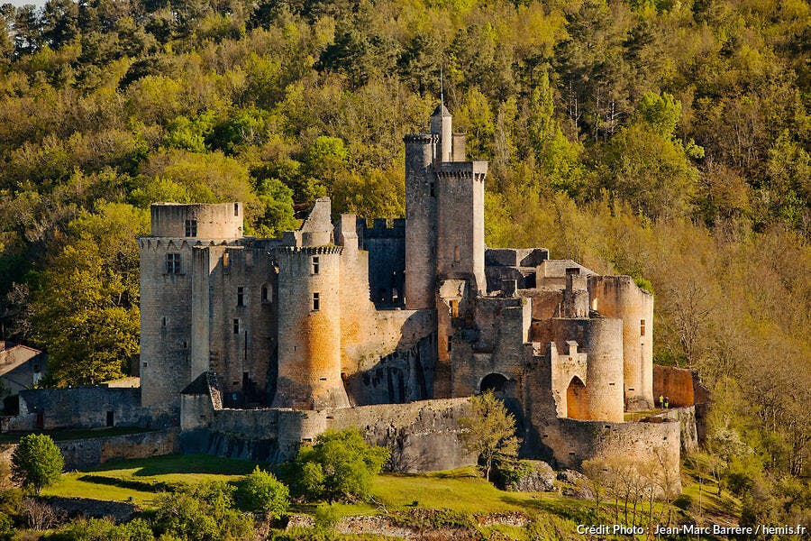 Le château de Bonaguil, la fin d'un monde Détours en France Le château de Bonaguil, la fin d'un monde Détours en France