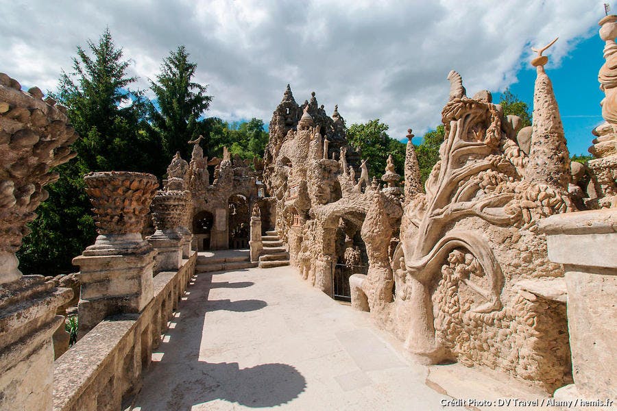 Le Palais Ideal Du Facteur Cheval Le Chef D œuvre D Un Autodidacte Detours En France