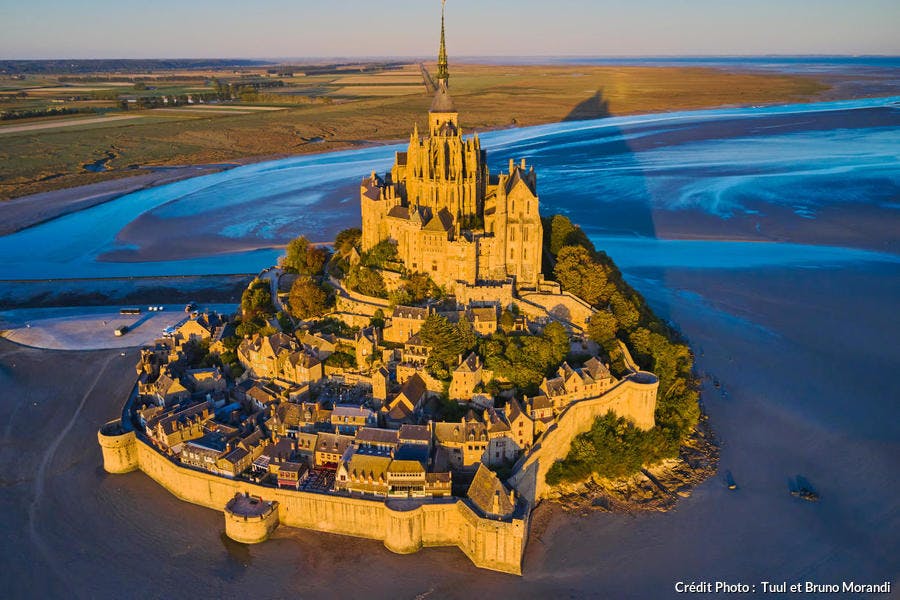 Randonnee Dans La Baie Du Mont Saint Michel Detours En France Randonnee Dans La Baie Du Mont Saint Michel Detours En France