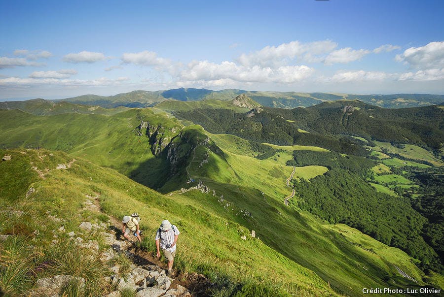 Les plus belles photos d'Auvergne Auvergne_selection_monts_du_cantal_-_randonnee_au_sommet_du_puy_mary-4_lo