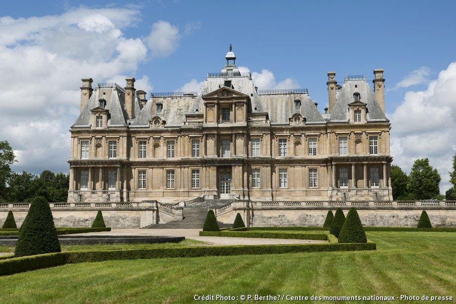 La Belle Et La Bete Chateau Maisons Laffitte