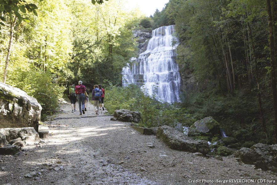 Les plus belles cascades du Jura Det-cascade-herisson-marcheurs