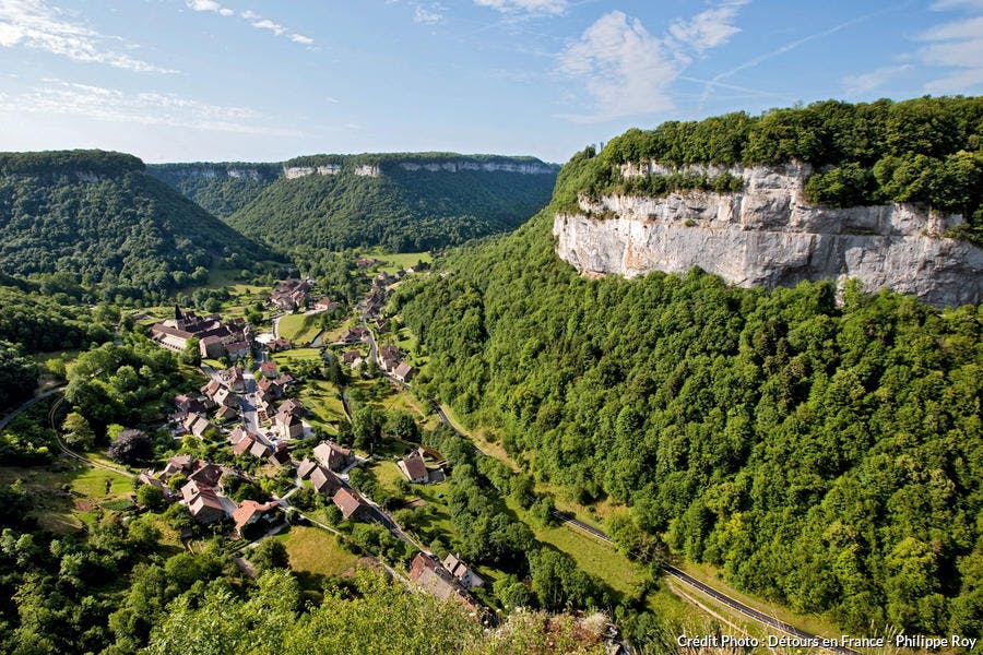 Baume Les Messieurs L Esprit De La Nature Detours En France