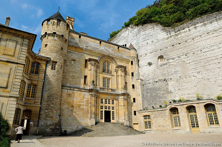 Cour d'honneur du château de la roche guyon 