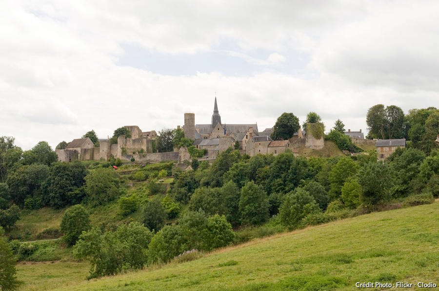 Sainte Suzanne Rebelle Par Nature Detours En France