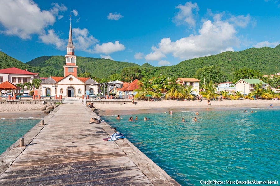 village touristique à la plage en Martinique
