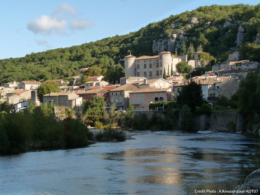 Vue sur l'Ardèche et Vogüé 