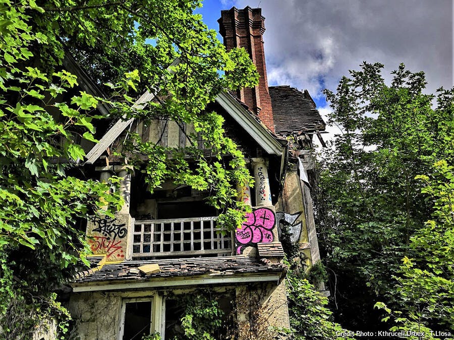 Urbex : les lieux abandonnés les plus fascinants de France Domaine_des_colonnes_premiere_photo89