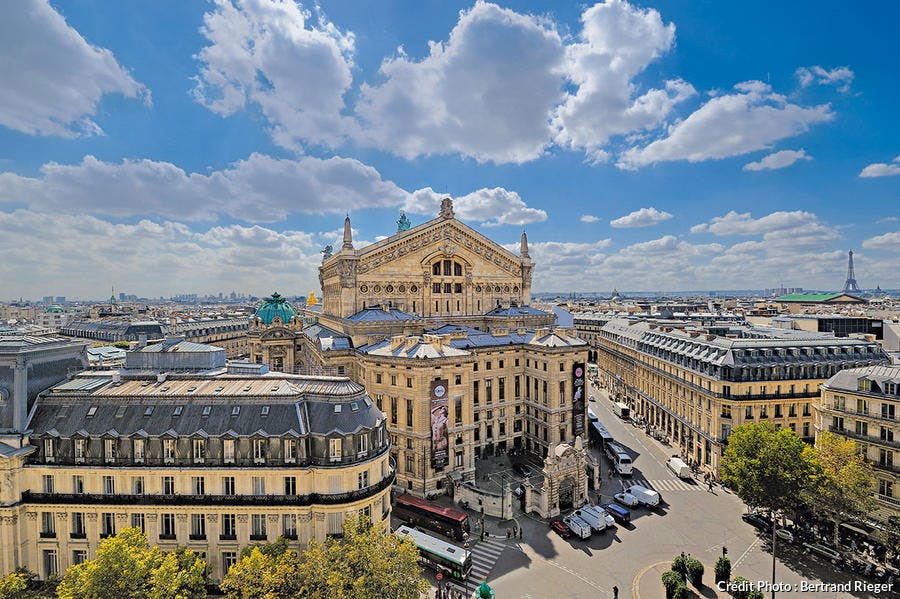 La palais Garnier vu depuis la place Diaghilev 