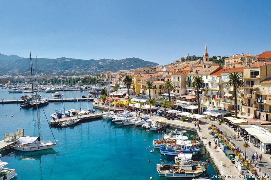 Le top 20 des plus beaux ports de France Dt168_calvi_port_plaisance_br