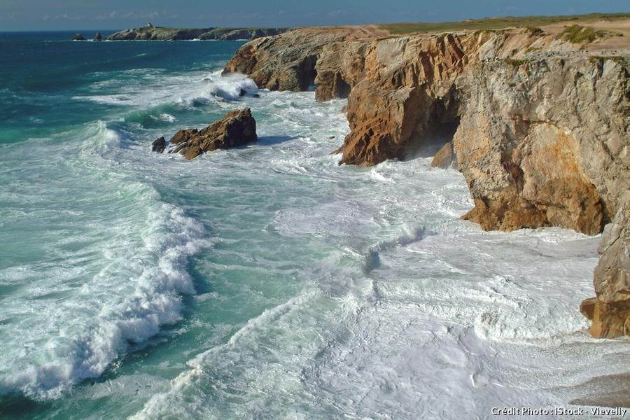 Le Spectacle Des Vagues En Bretagne Detours En France