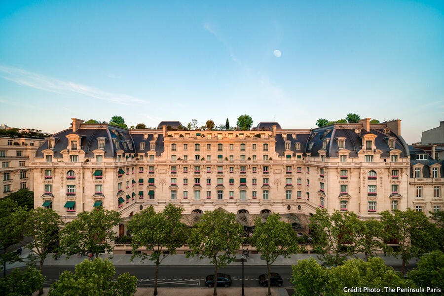 Façade de l'hôtel Peninsula, à Paris 