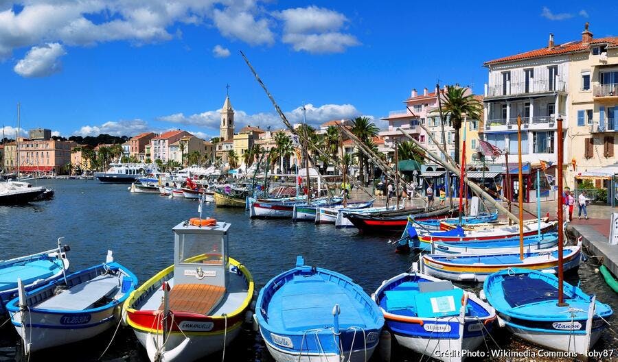 Le top 20 des plus beaux ports de France Sanary-sur-mer_port_wikipedia_commons_toby87