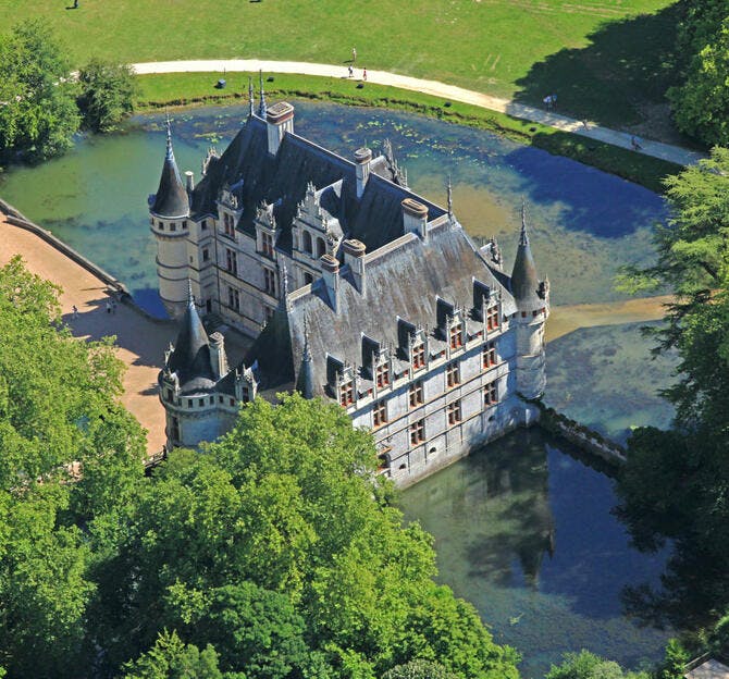 Vue aérienne du château d'Azay-le-Rideau 