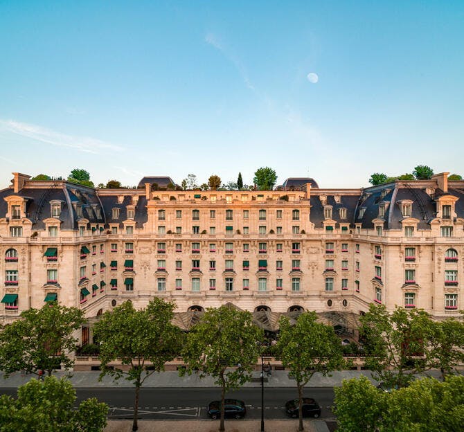 Façade de l'hôtel Peninsula, à Paris 