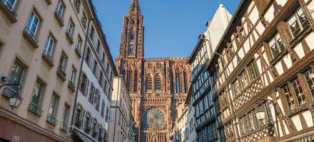 Vue de la cathédrale Notre-Dame de Strasbourg depuis la rue Mercière