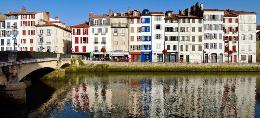 Les quais de la Nive, le quai Augustin Chaho et le pont Pannecau, à Bayonne, au Pays Basque