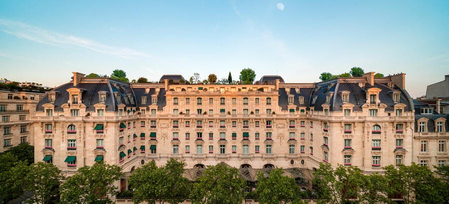 Façade de l'hôtel Peninsula, à Paris